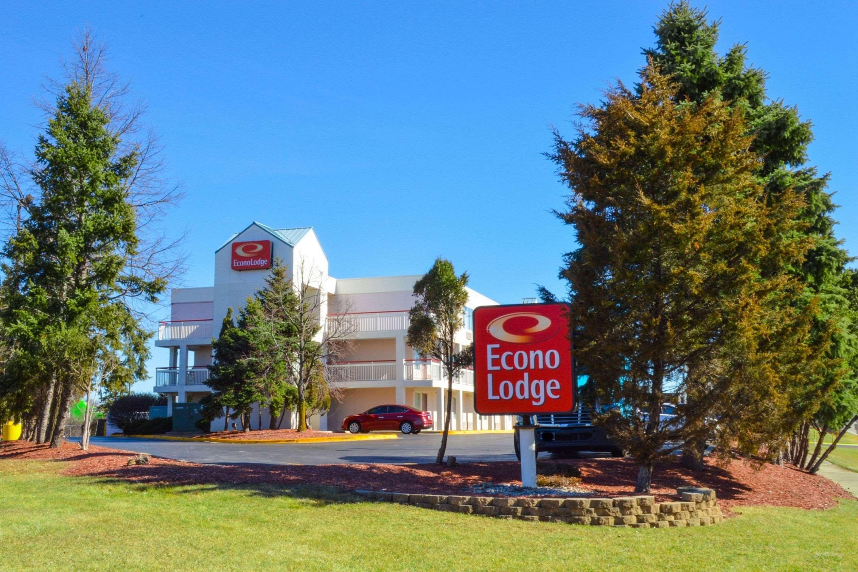 Econo Lodge Willowbrook Exterior photo