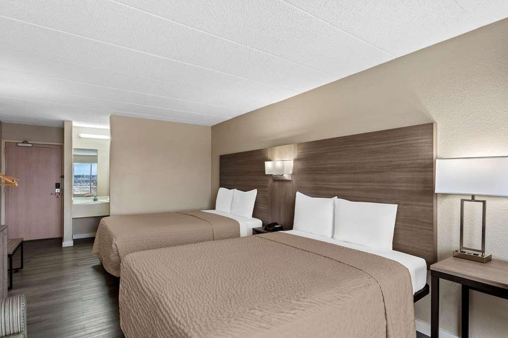 Econo Lodge Willowbrook Room photo