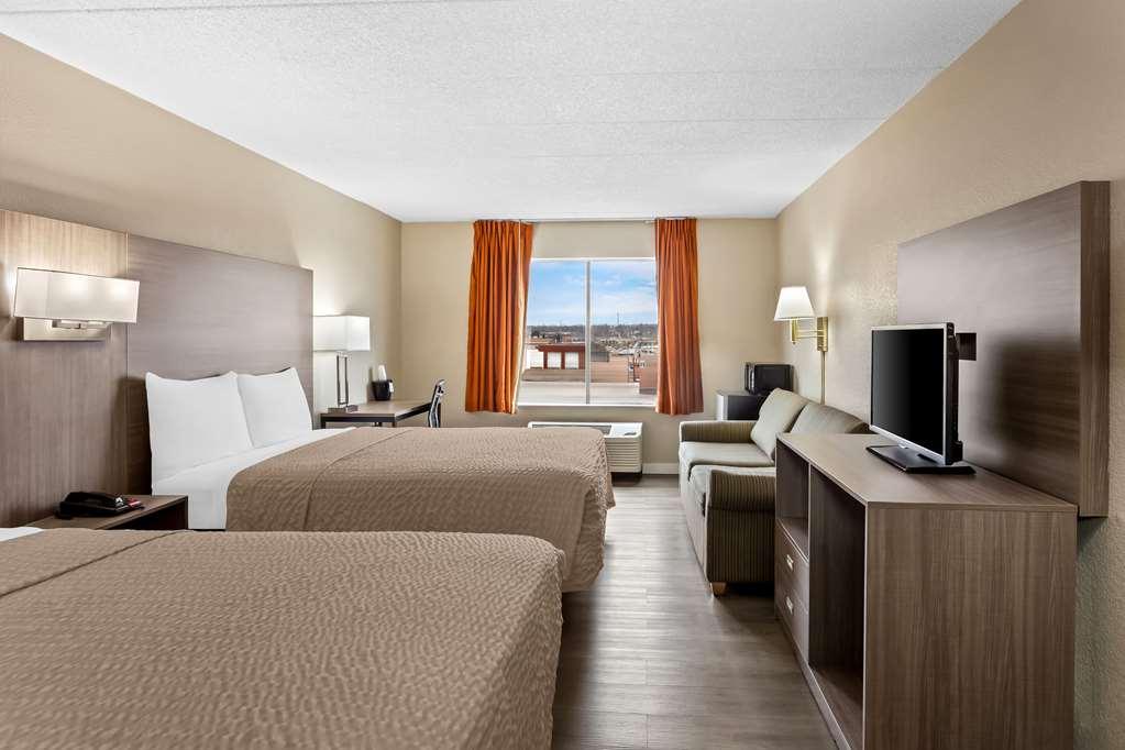Econo Lodge Willowbrook Room photo