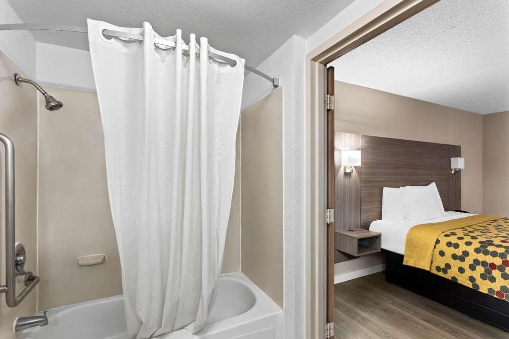 Econo Lodge Willowbrook Room photo
