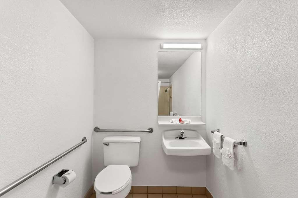 Econo Lodge Willowbrook Room photo