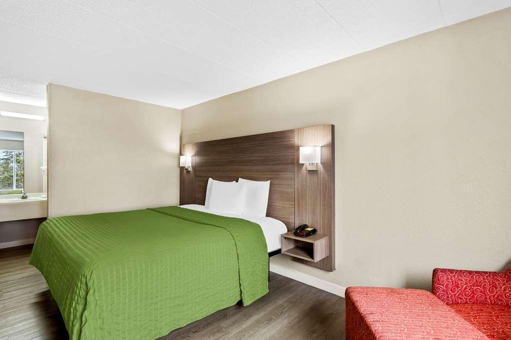 Econo Lodge Willowbrook Room photo