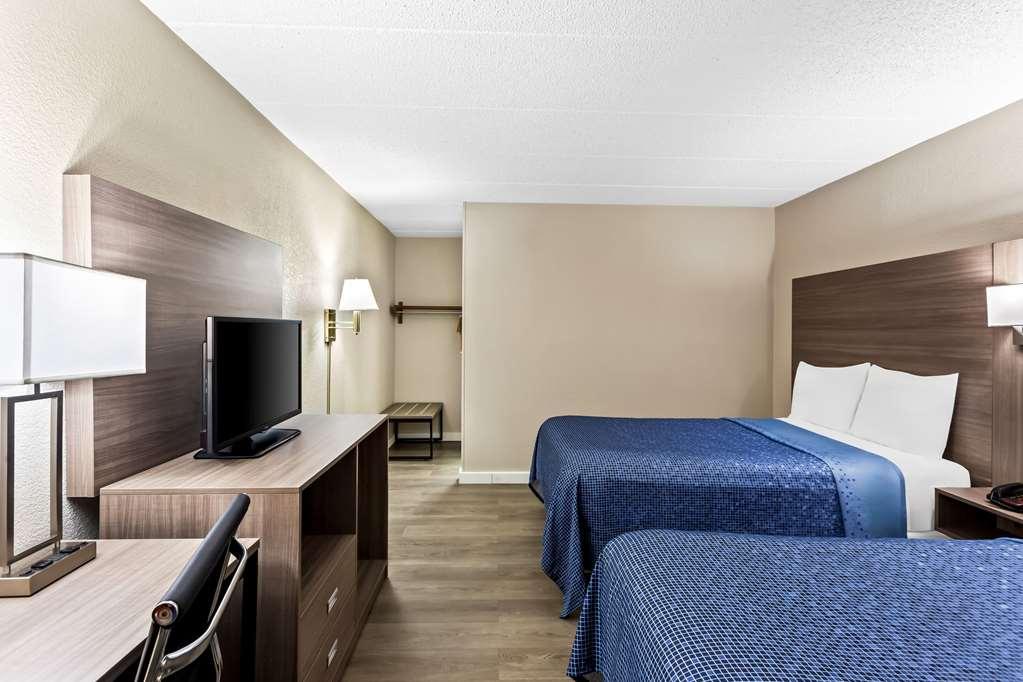 Econo Lodge Willowbrook Room photo