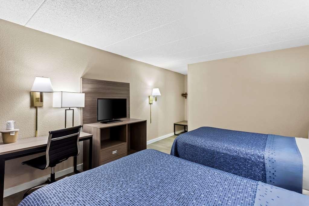 Econo Lodge Willowbrook Room photo