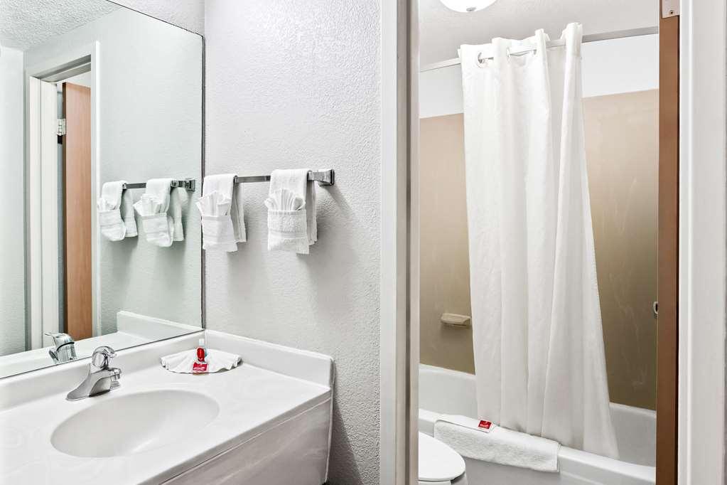 Econo Lodge Willowbrook Room photo