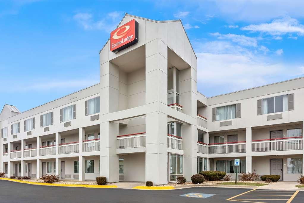 Econo Lodge Willowbrook Exterior photo