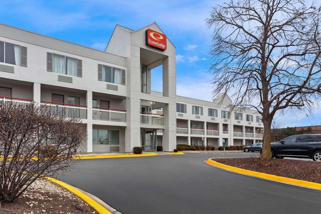 Econo Lodge Willowbrook Exterior photo