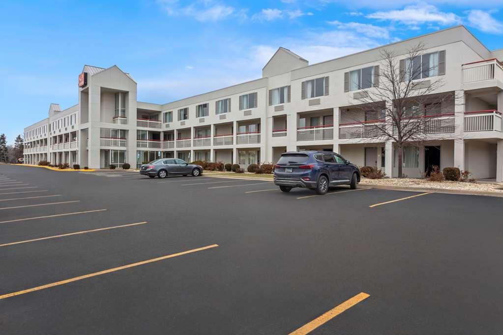 Econo Lodge Willowbrook Exterior photo
