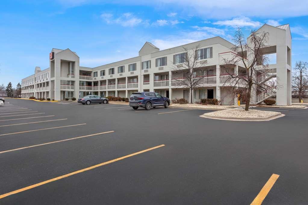 Econo Lodge Willowbrook Exterior photo