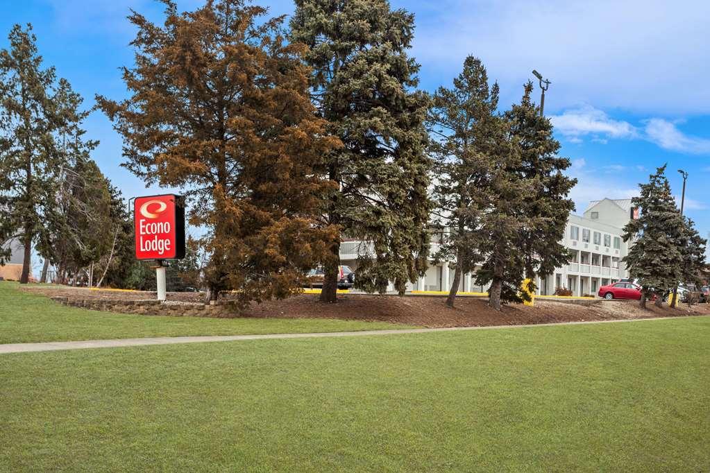 Econo Lodge Willowbrook Exterior photo